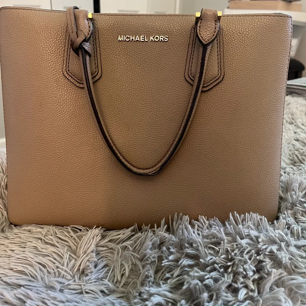 Michael Kors Purse - Picture 1 of 13
